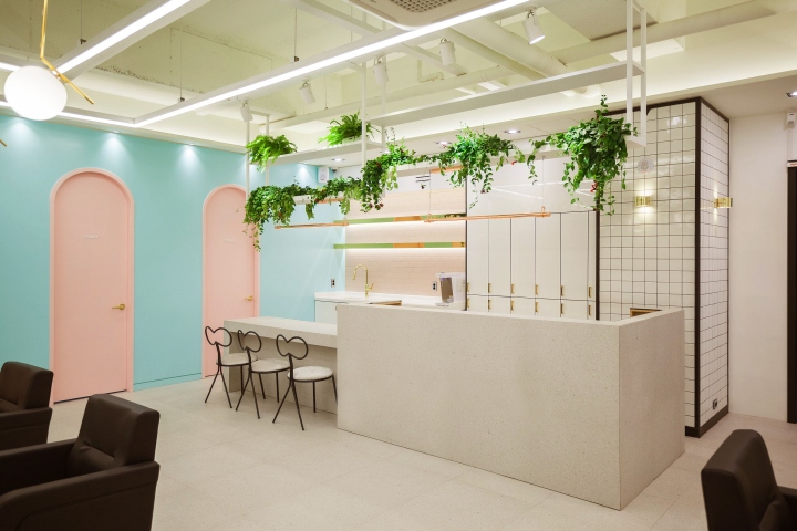 高端美容美發(fā)店前臺(tái)裝修效果